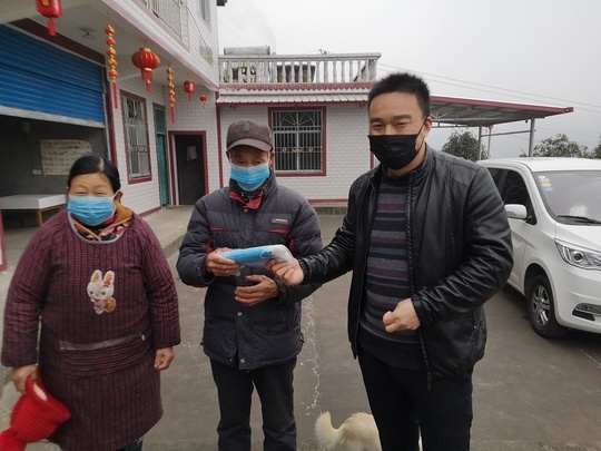 苍溪县这位第一书记:120个口罩不给家人送村民_四川在线
