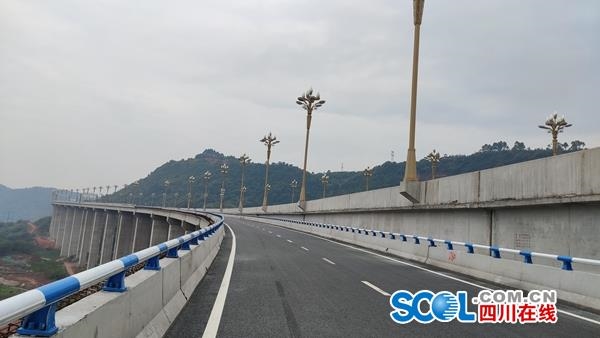 快速路东连接线通车宜宾岷江新区10分钟跑拢五粮液机场