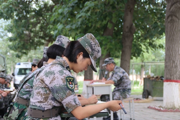 瞿晓倩在部队服役.