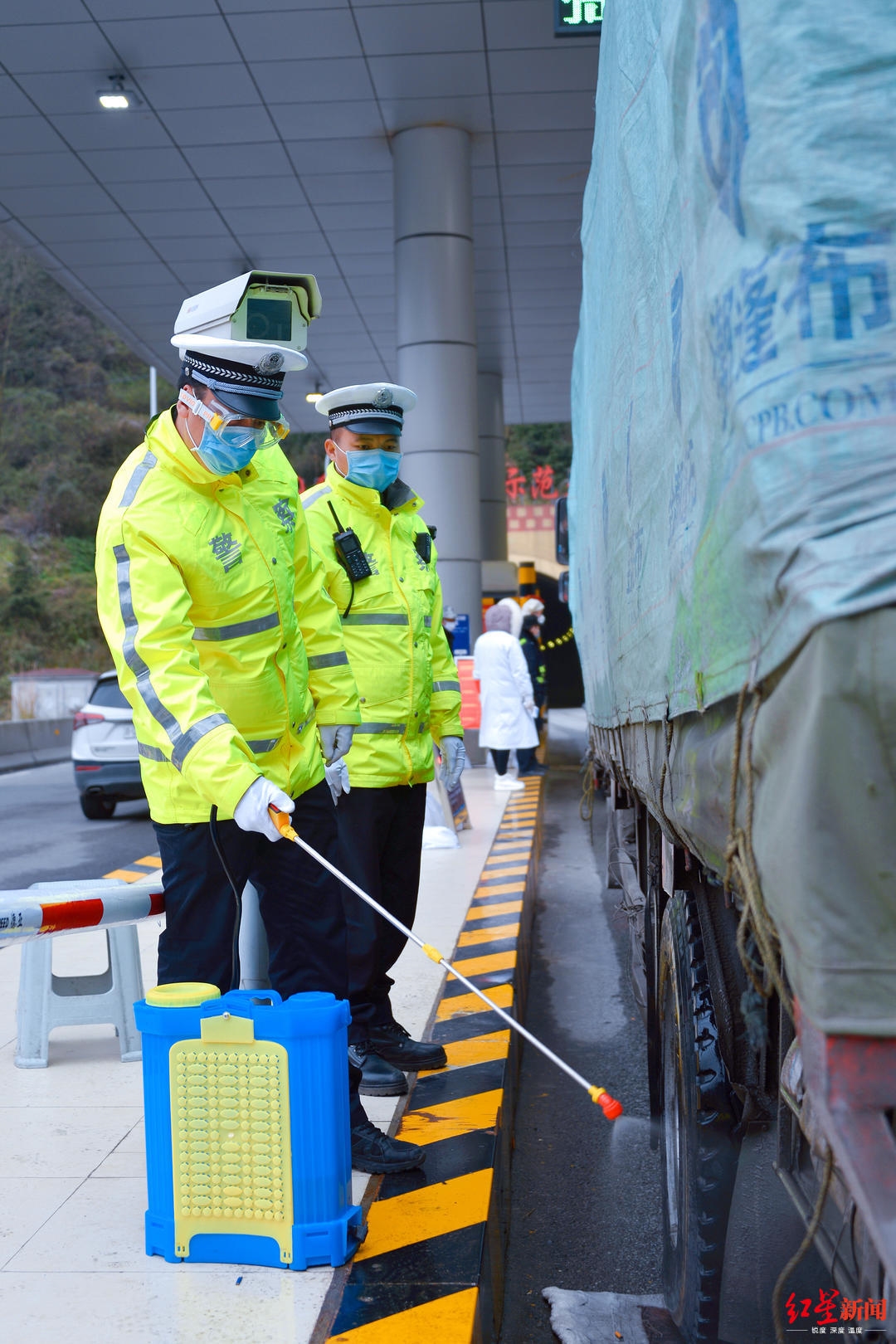 返岗第一天,成都周边高速"一检多认"确保收费站口快速通行