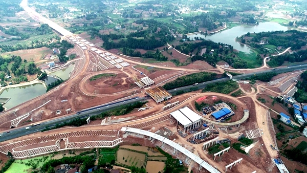 成资渝高速公路路基、桥梁基本完成，预计今年底通车四川在线 0561