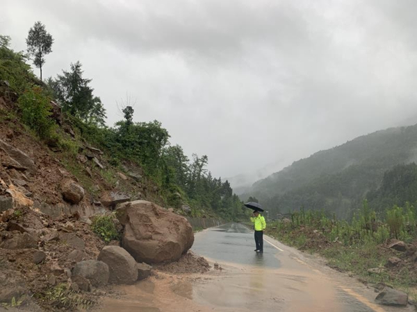 受强降雨影响巴中多条道路出现塌方落石多处漫水桥实行交通管制 阿坝在线